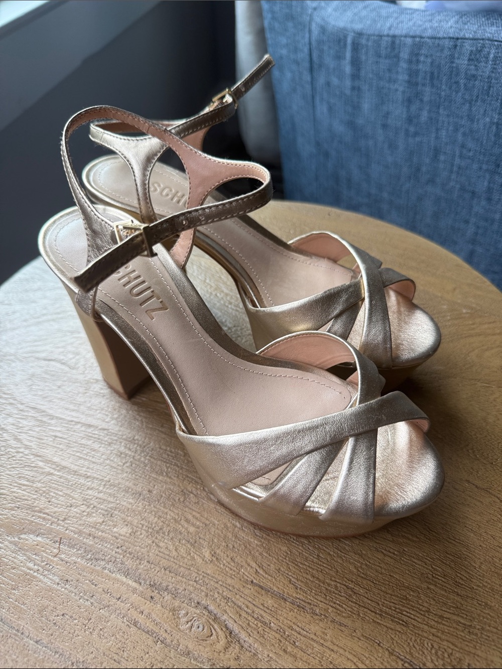 New SCHUTZ Keefa Sandal in Gold sz 6 NEVER WORN - Strappy Block-Heel Sandals